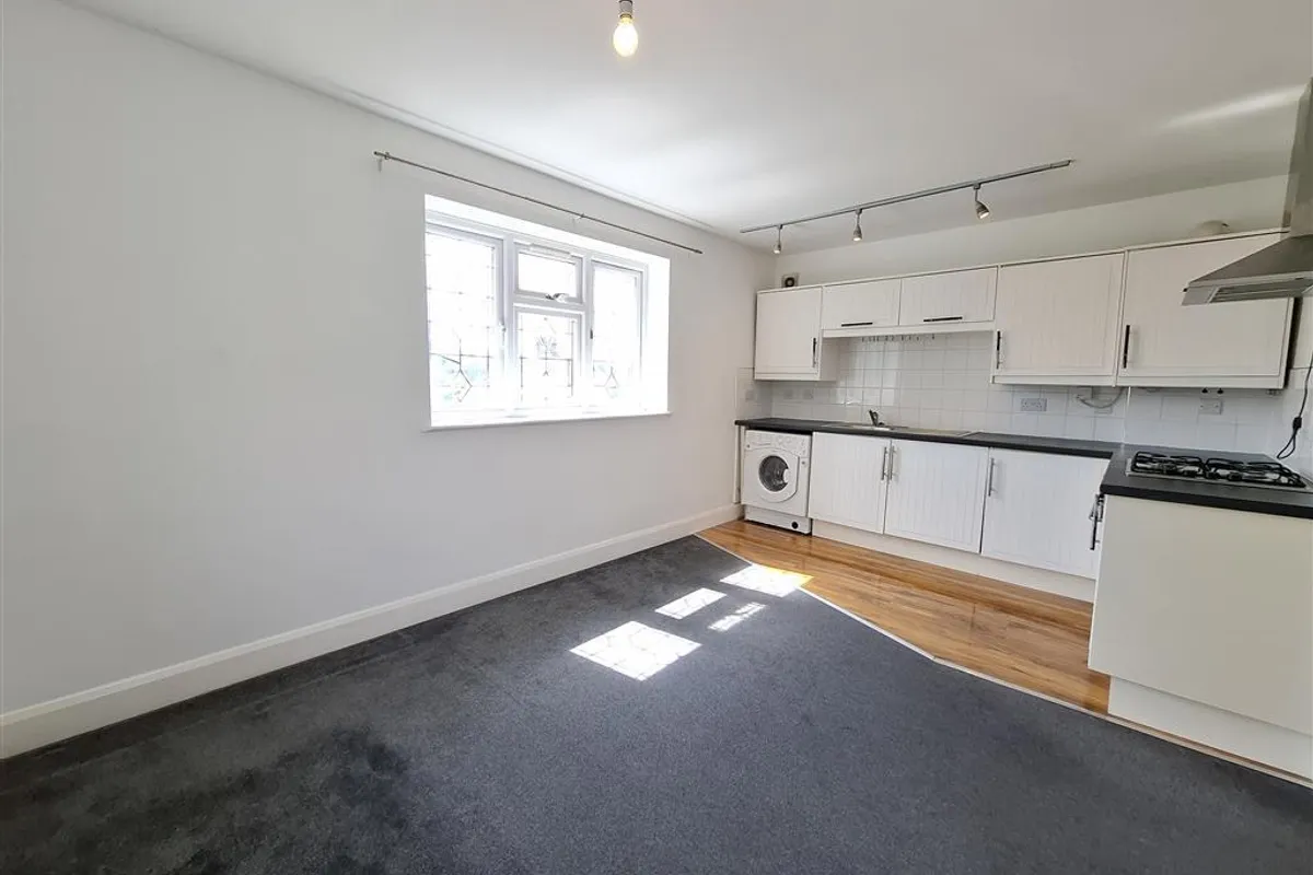 Flat Queensway in Dacorum
