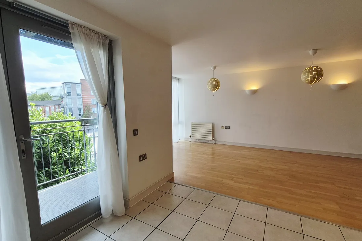 Flat Hunt Close in Greater London