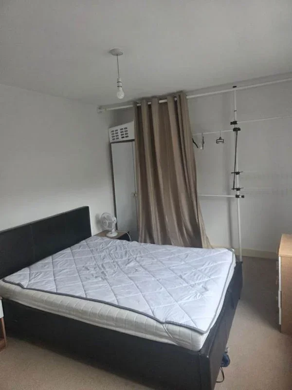 Room Apple Grove in Greater London