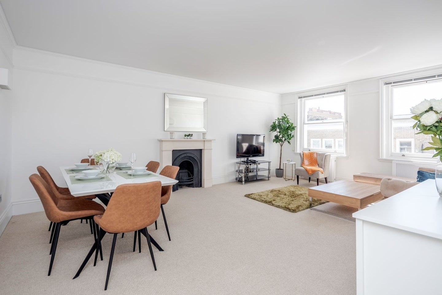 Flat Petersham Place in Greater London