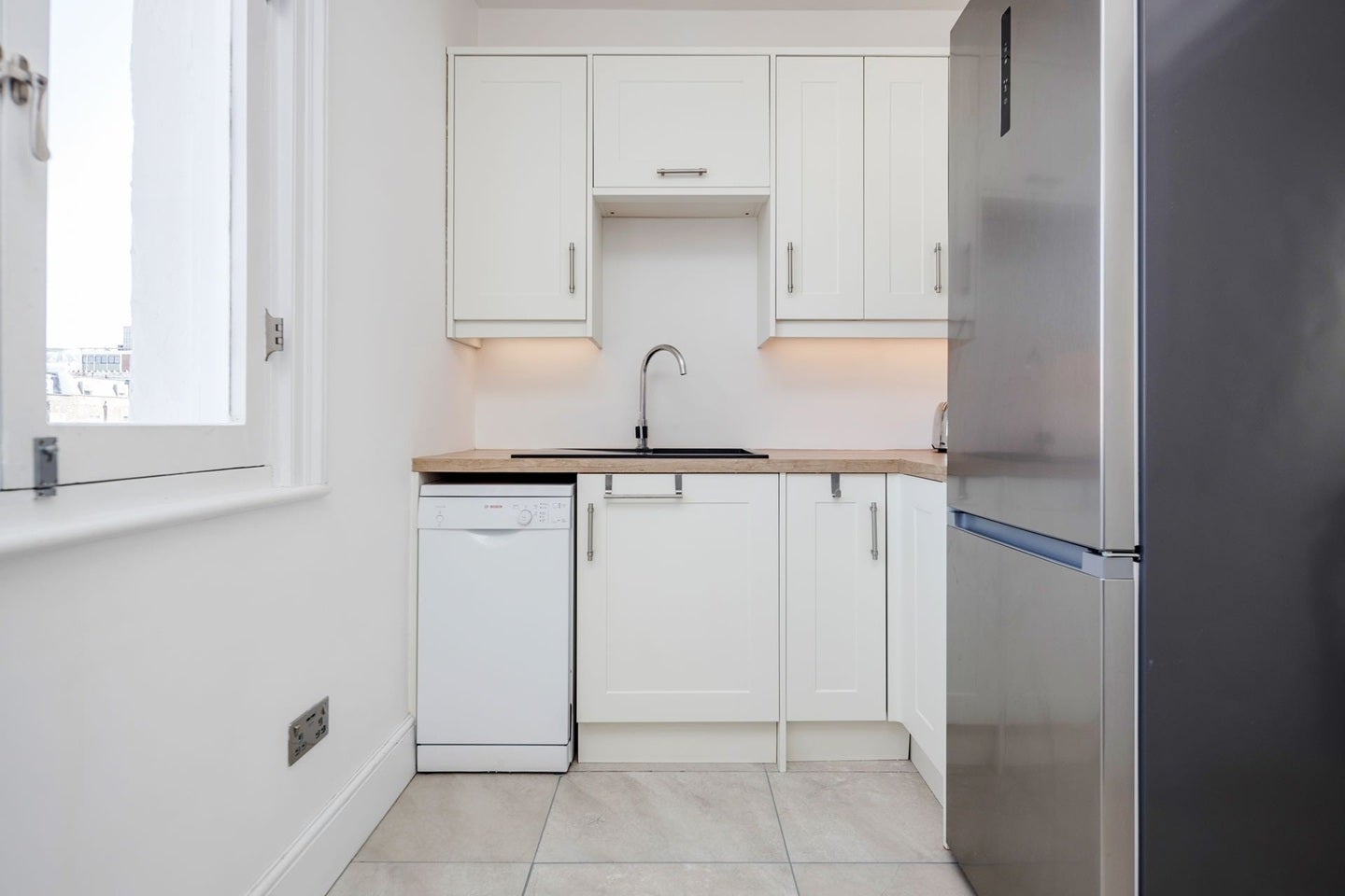 Flat Petersham Place in Greater London