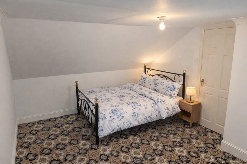 Room Byron Avenue in Greater London