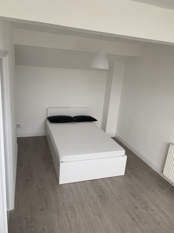 Room Staniforth Road in Sheffield