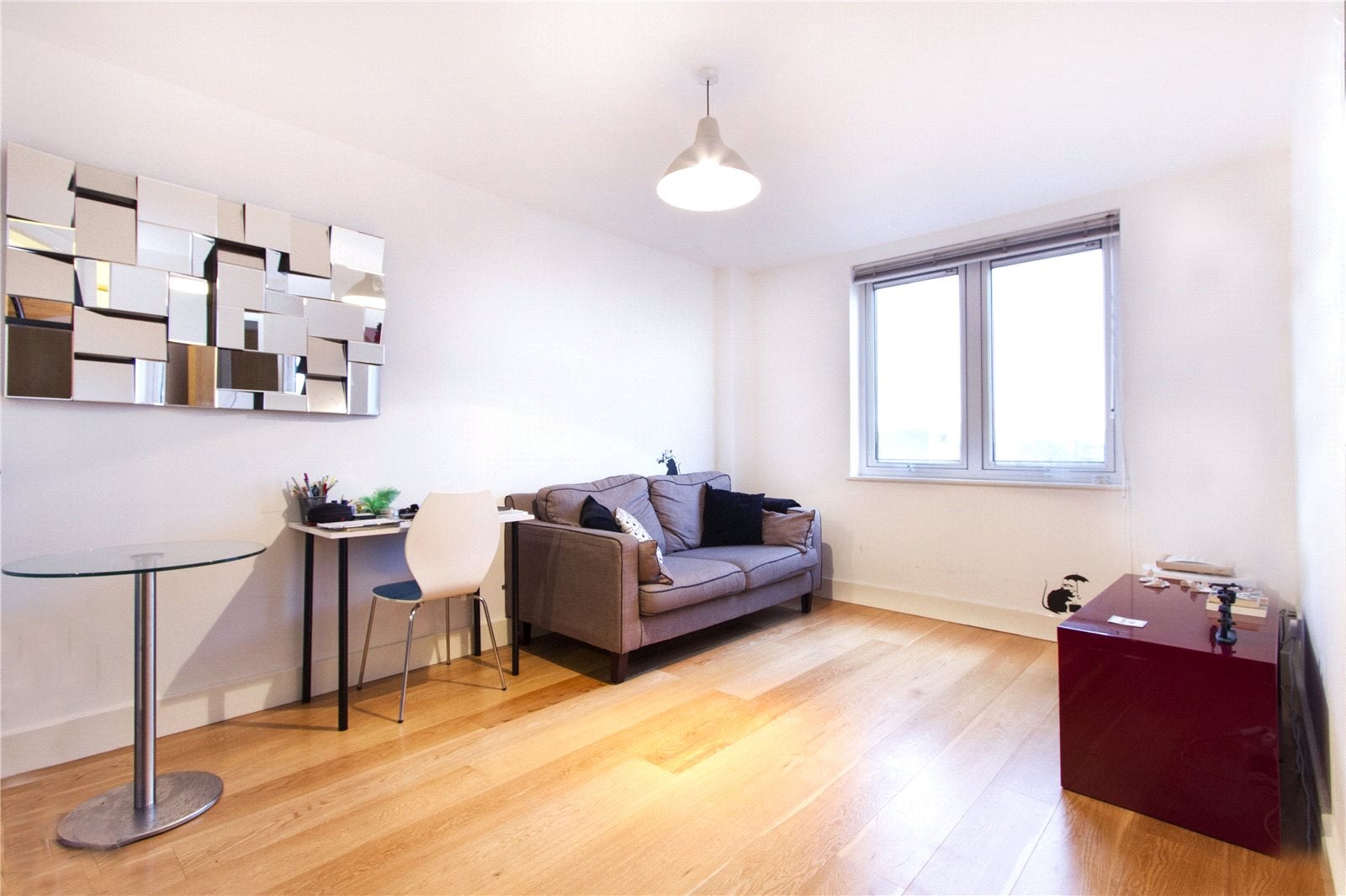 Flat Commercial Road in Greater London