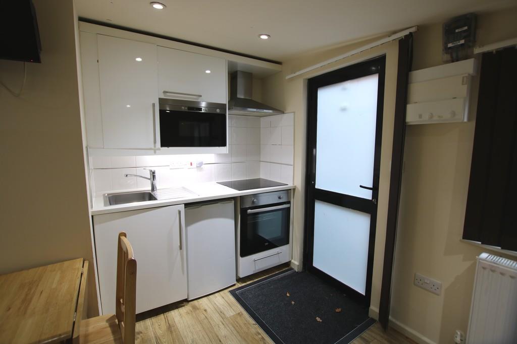 Flat Grove Road in Greater London