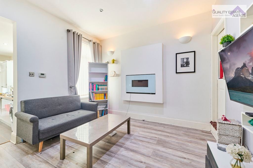Room Stanfield Road in Stoke-on-Trent