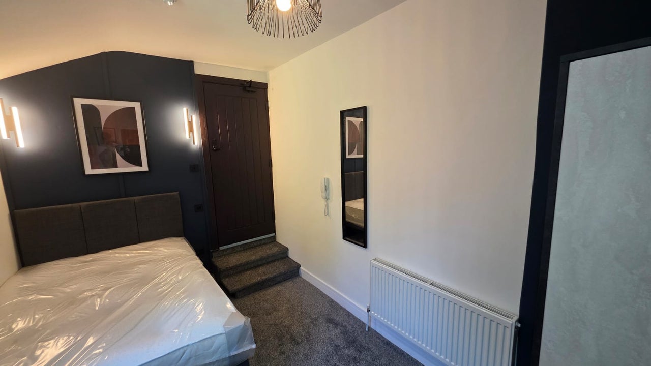 Room Hitchin Road in Luton
