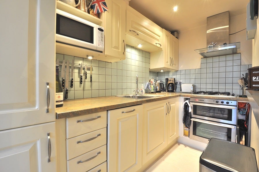 Flat Moreton Street in City of Westminster