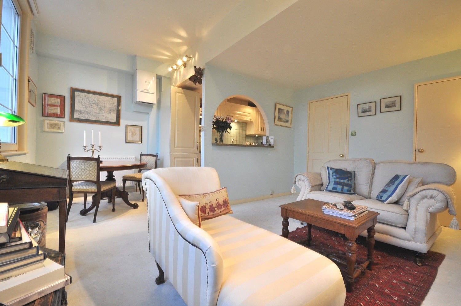 Flat Moreton Street in City of Westminster