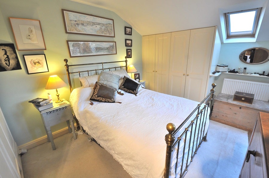 Flat Moreton Street in City of Westminster