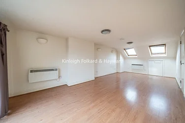 Flat Rosenthal Road in Greater London