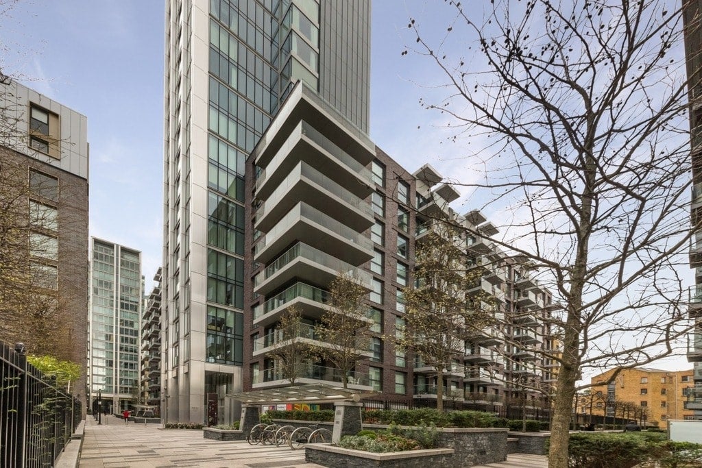 Flat Stable Walk in Greater London