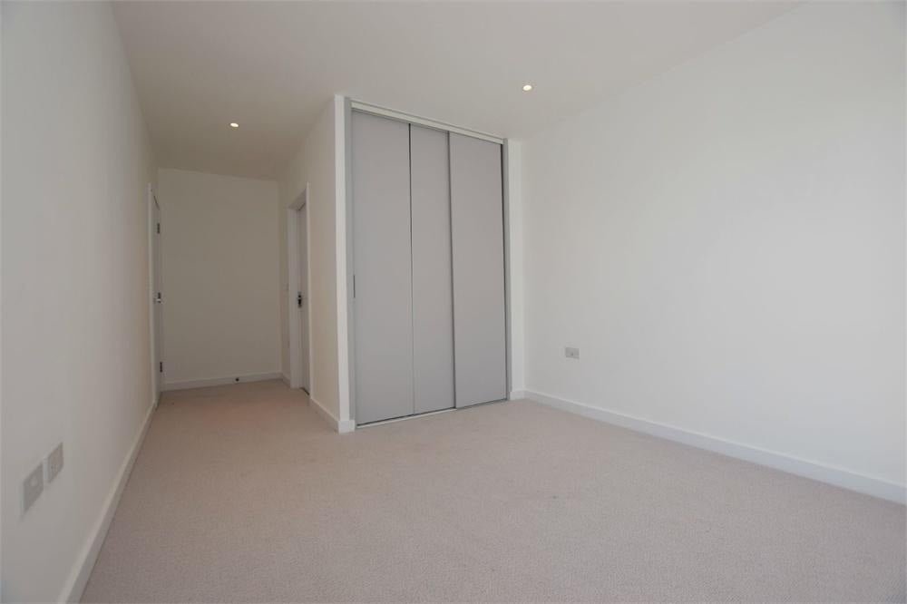 Flat Wilkinson Close in Greater London