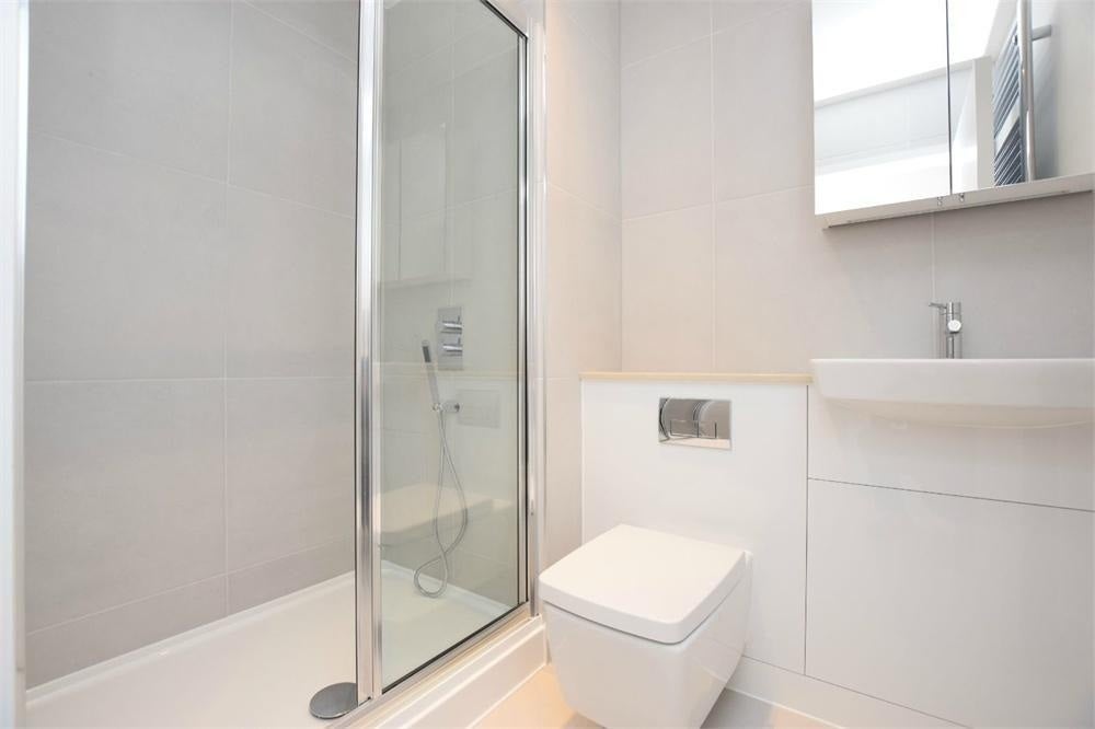 Flat Wilkinson Close in Greater London