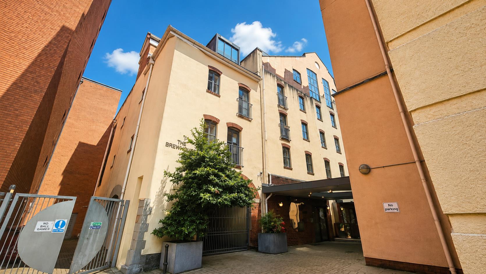 Flat George's Square in Bristol