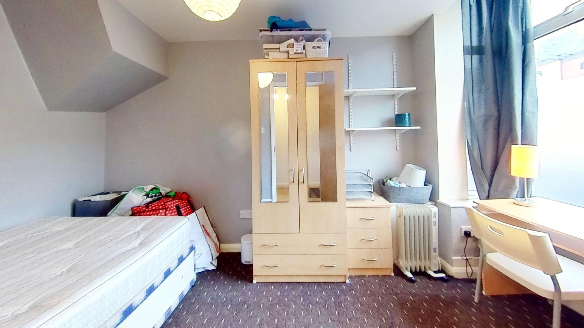 Room Heeley Road in Birmingham