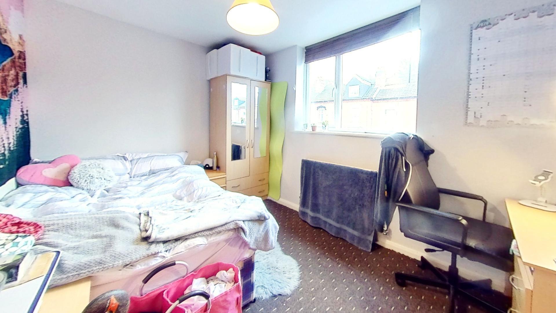 Room Heeley Road in Birmingham