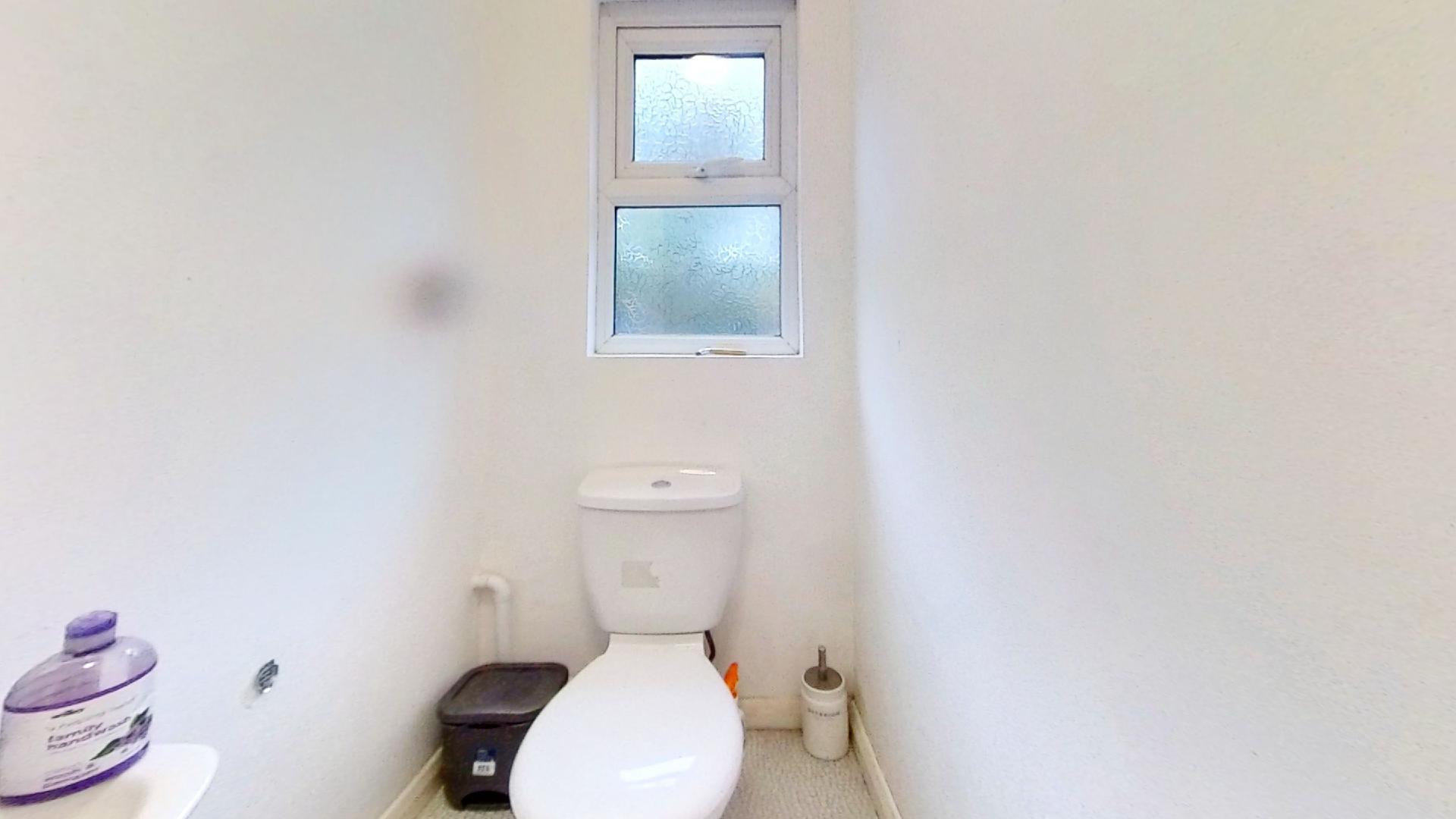 Room Heeley Road in Birmingham