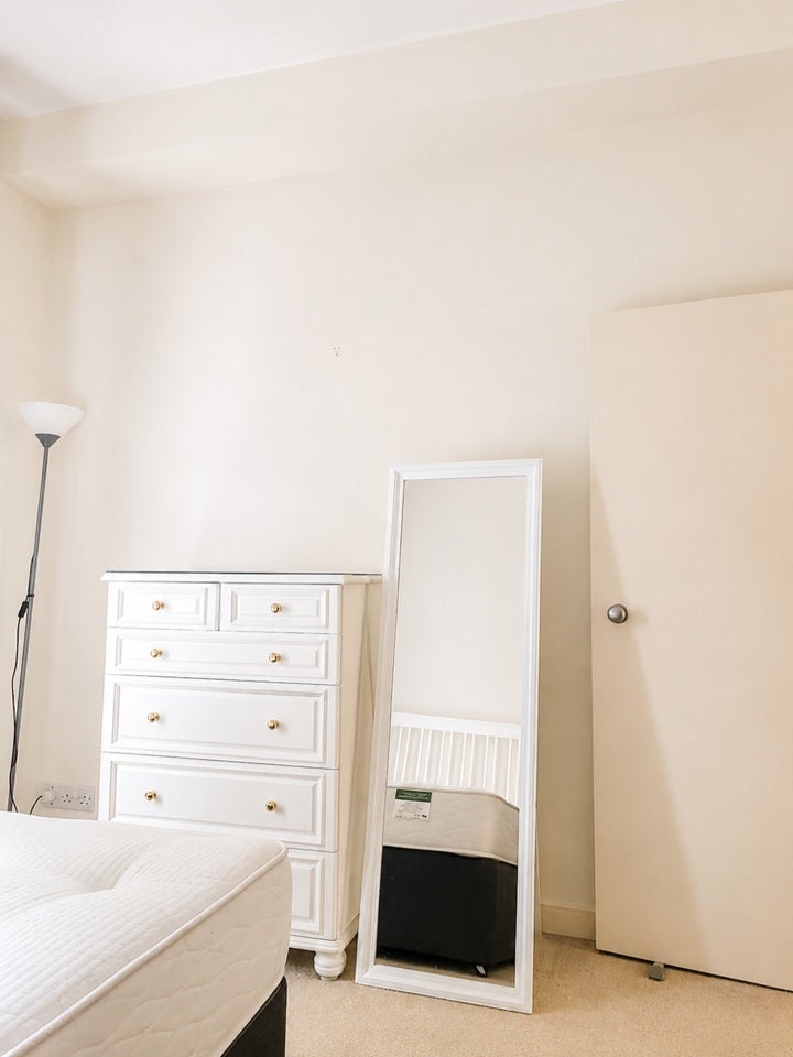 Flat Kempsford Gardens in Greater London