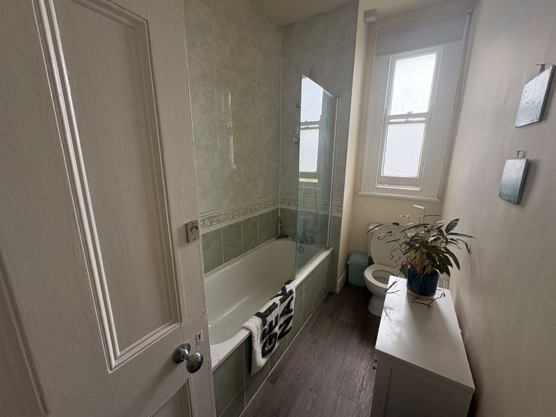 Flat Prince of Wales Drive in Greater London