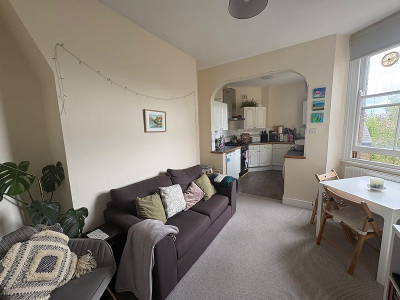 Flat Prince of Wales Drive in Greater London