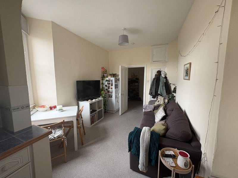 Flat Prince of Wales Drive in Greater London