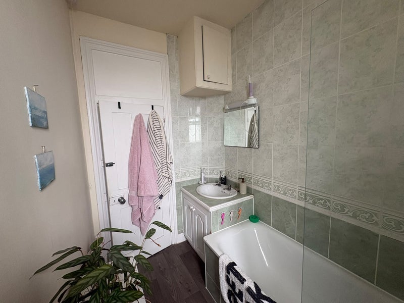 Flat Prince of Wales Drive in Greater London