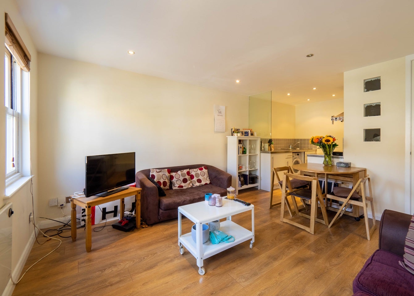 Flat Byron Mews in Greater London