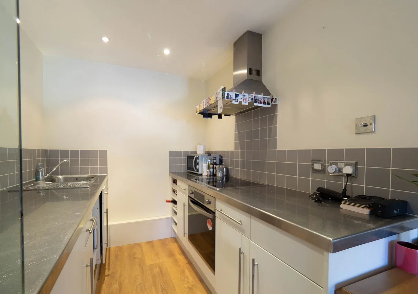 Flat Byron Mews in Greater London