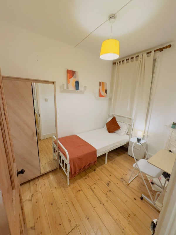Room Welham Road in Greater London