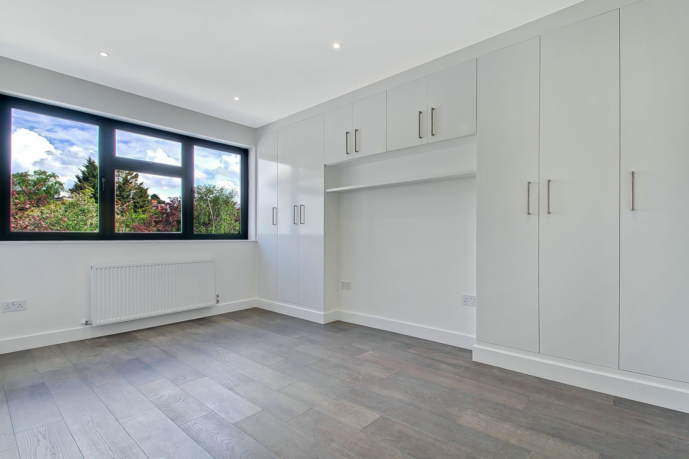 Flat Hendon Way in Greater London