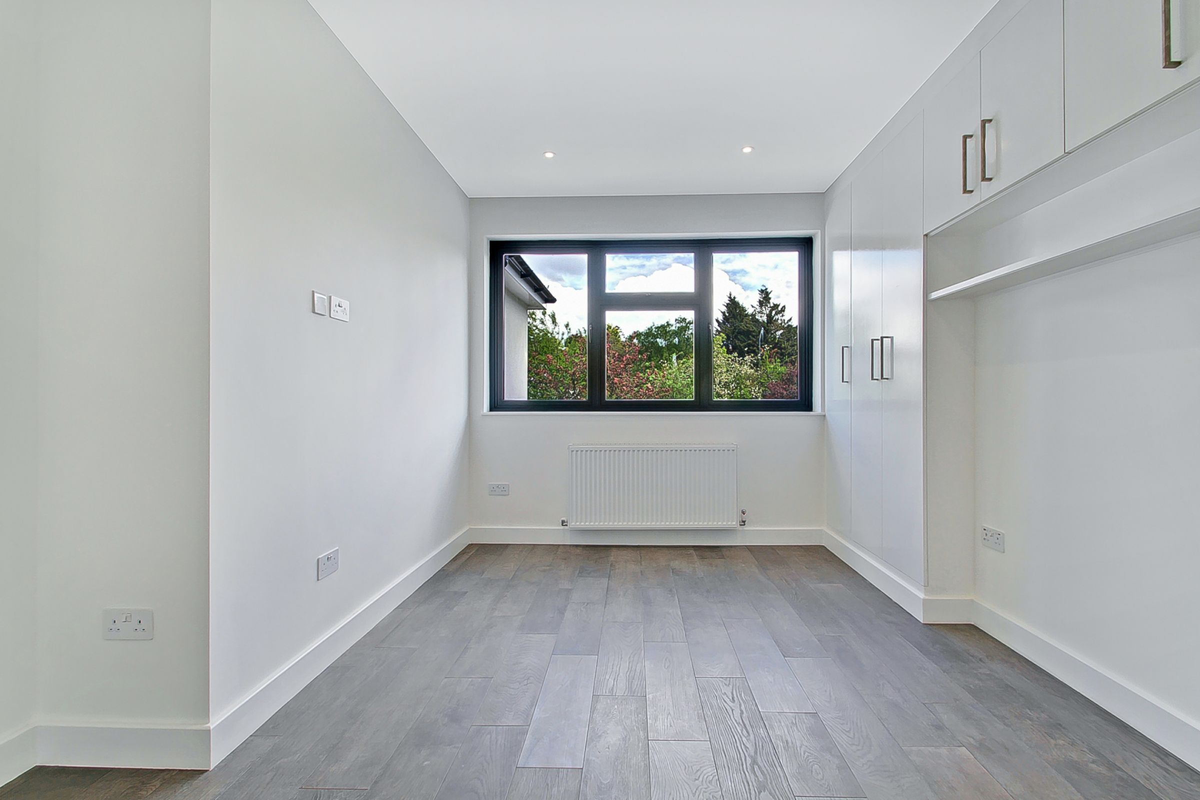 Flat Hendon Way in Greater London
