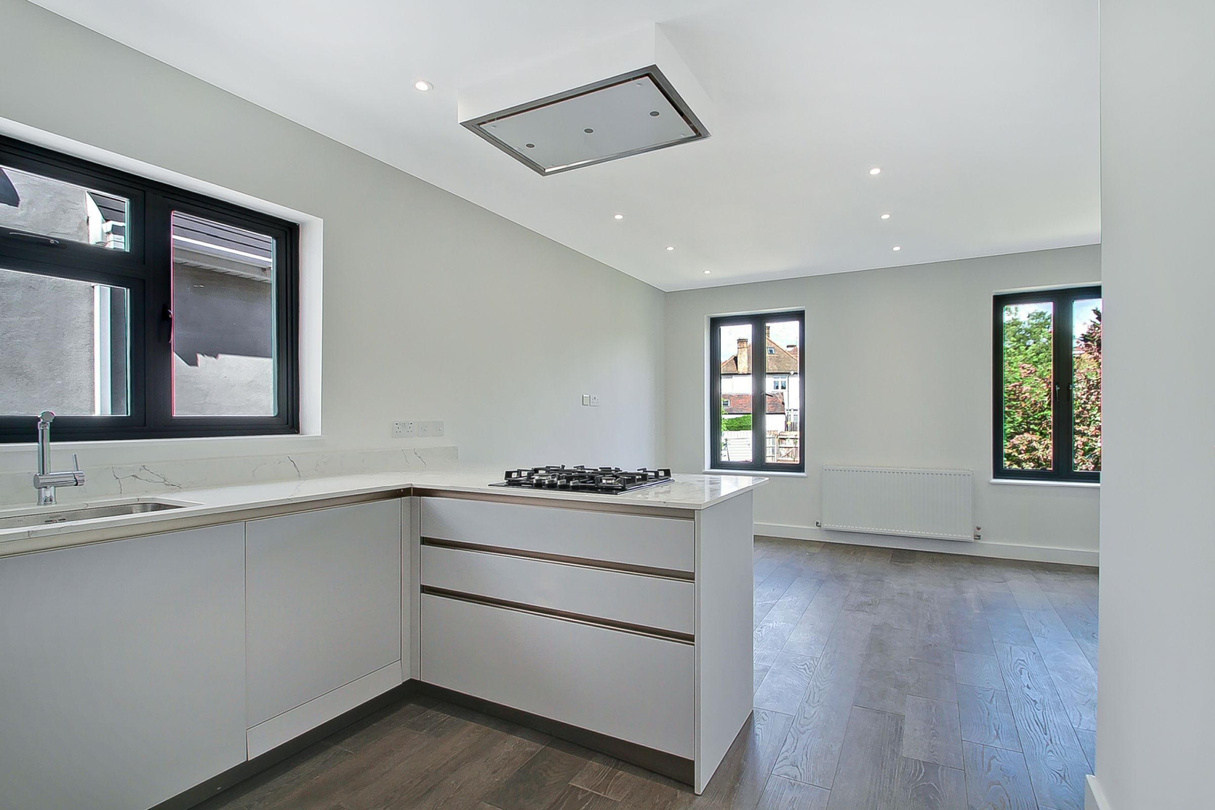 Flat Hendon Way in Greater London