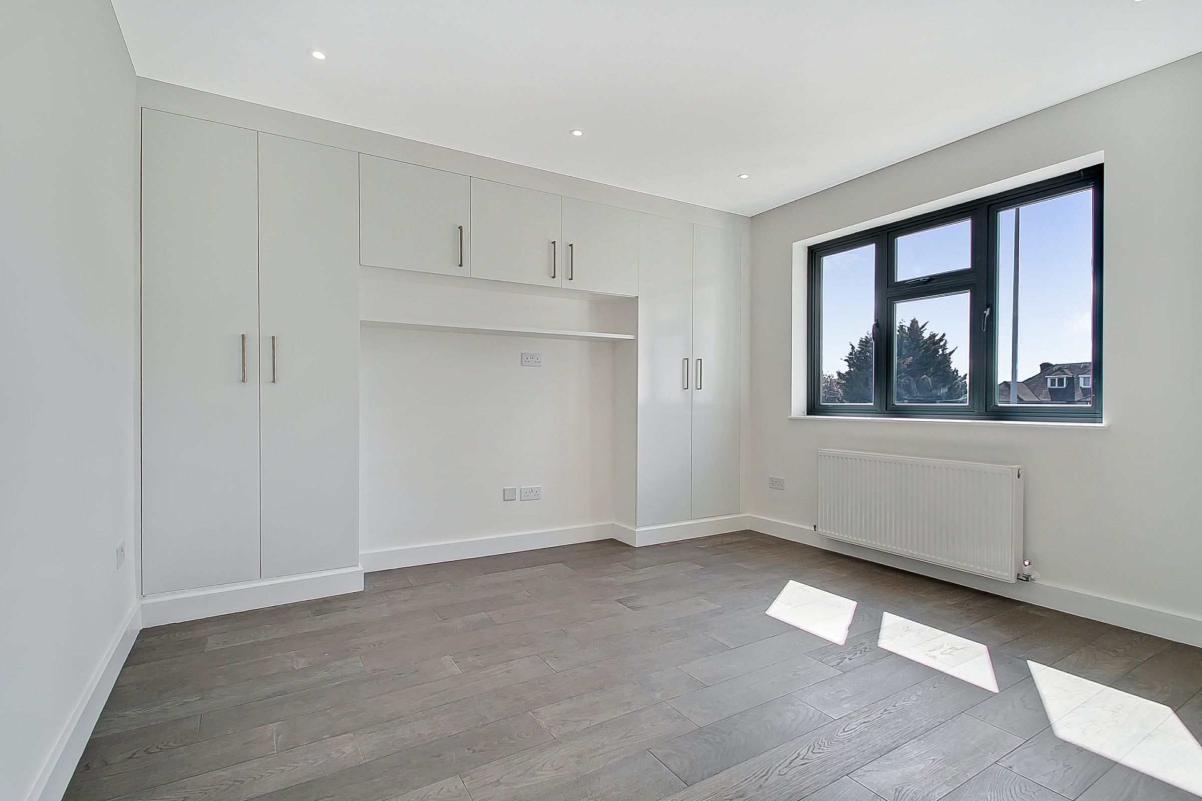 Flat Hendon Way in Greater London