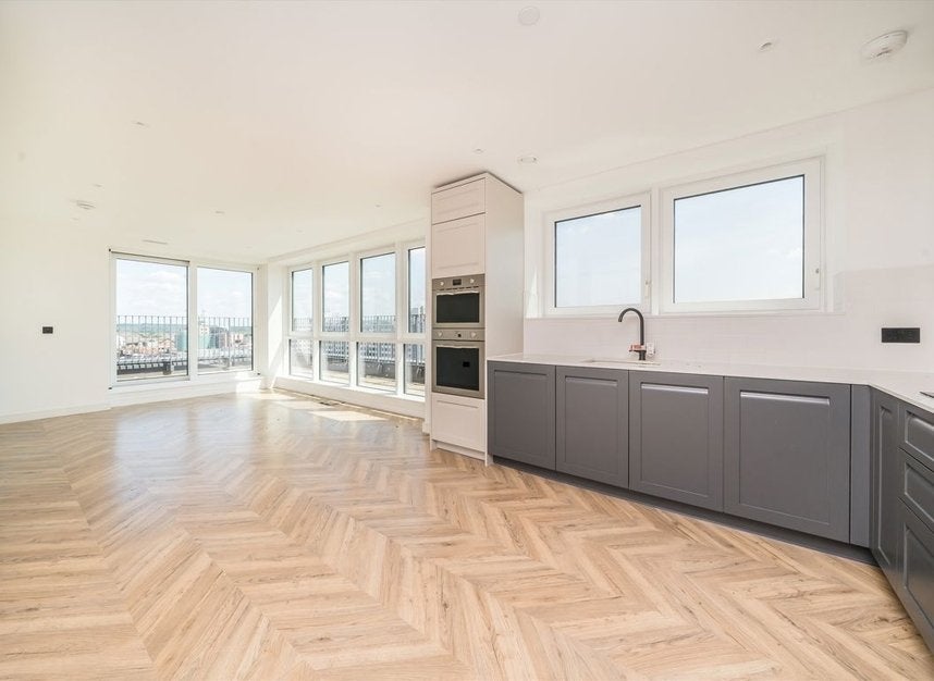 Flat Ashdown Road in Greater London