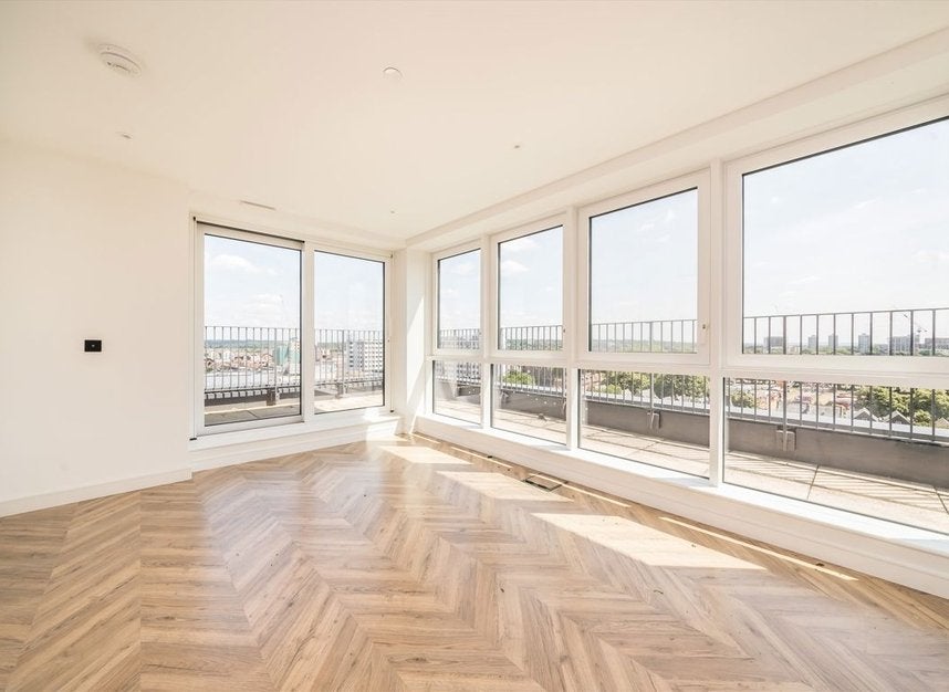 Flat Ashdown Road in Greater London