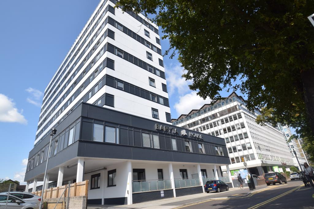 Flat Victoria Avenue in Southend-on-Sea