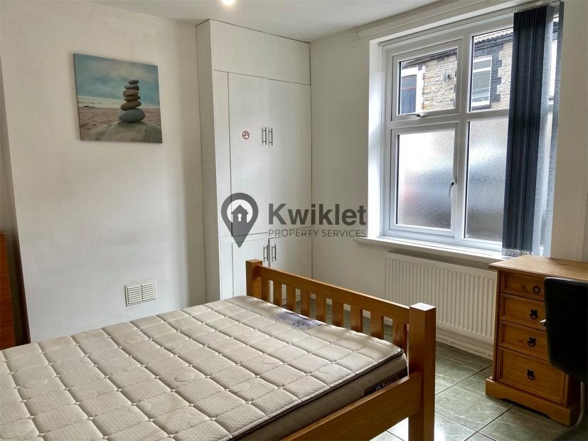 Room Queen Street in Pontypridd