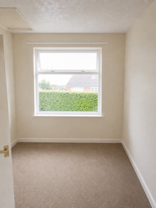 Room Wheeler Road in Crawley