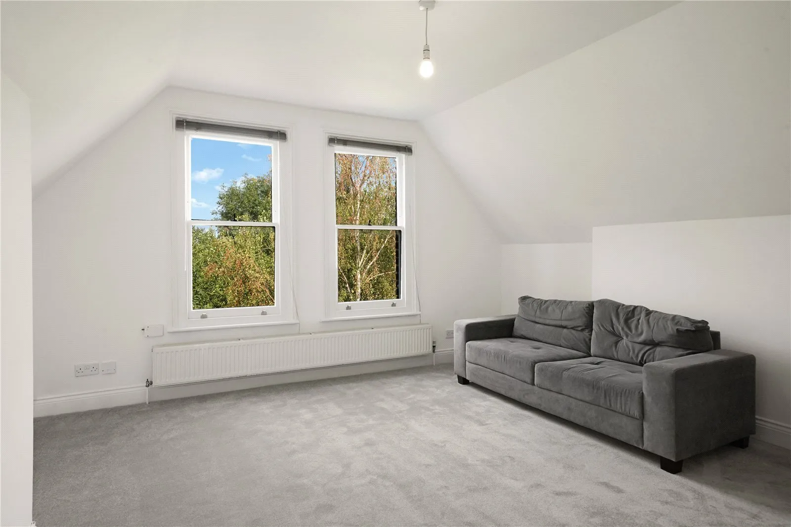 Flat Minster Road in Greater London