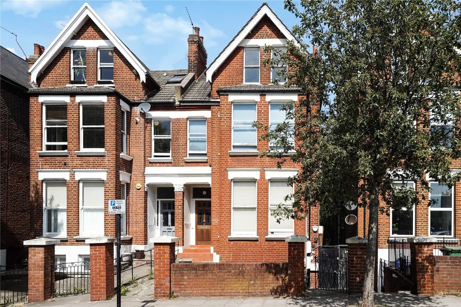 Flat Minster Road in Greater London
