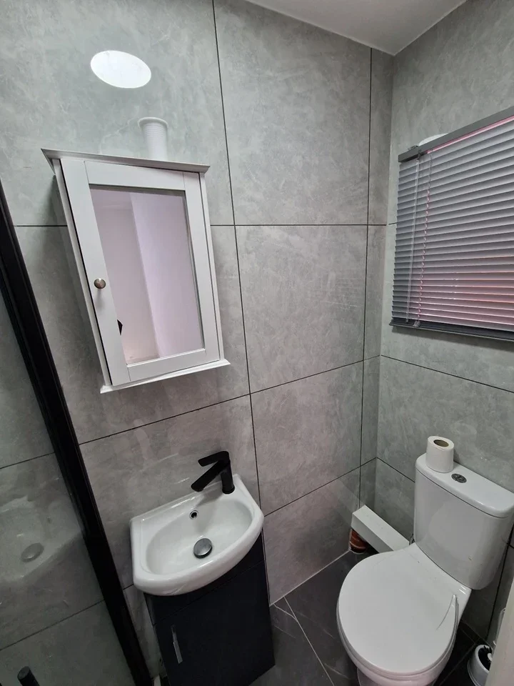 Flat Olive Road in Greater London