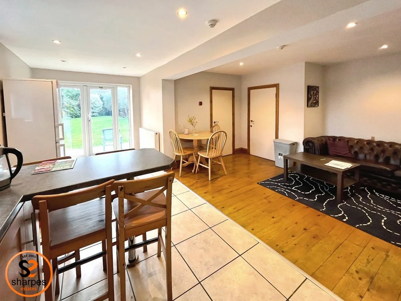 Room Robinson Road in Greater London