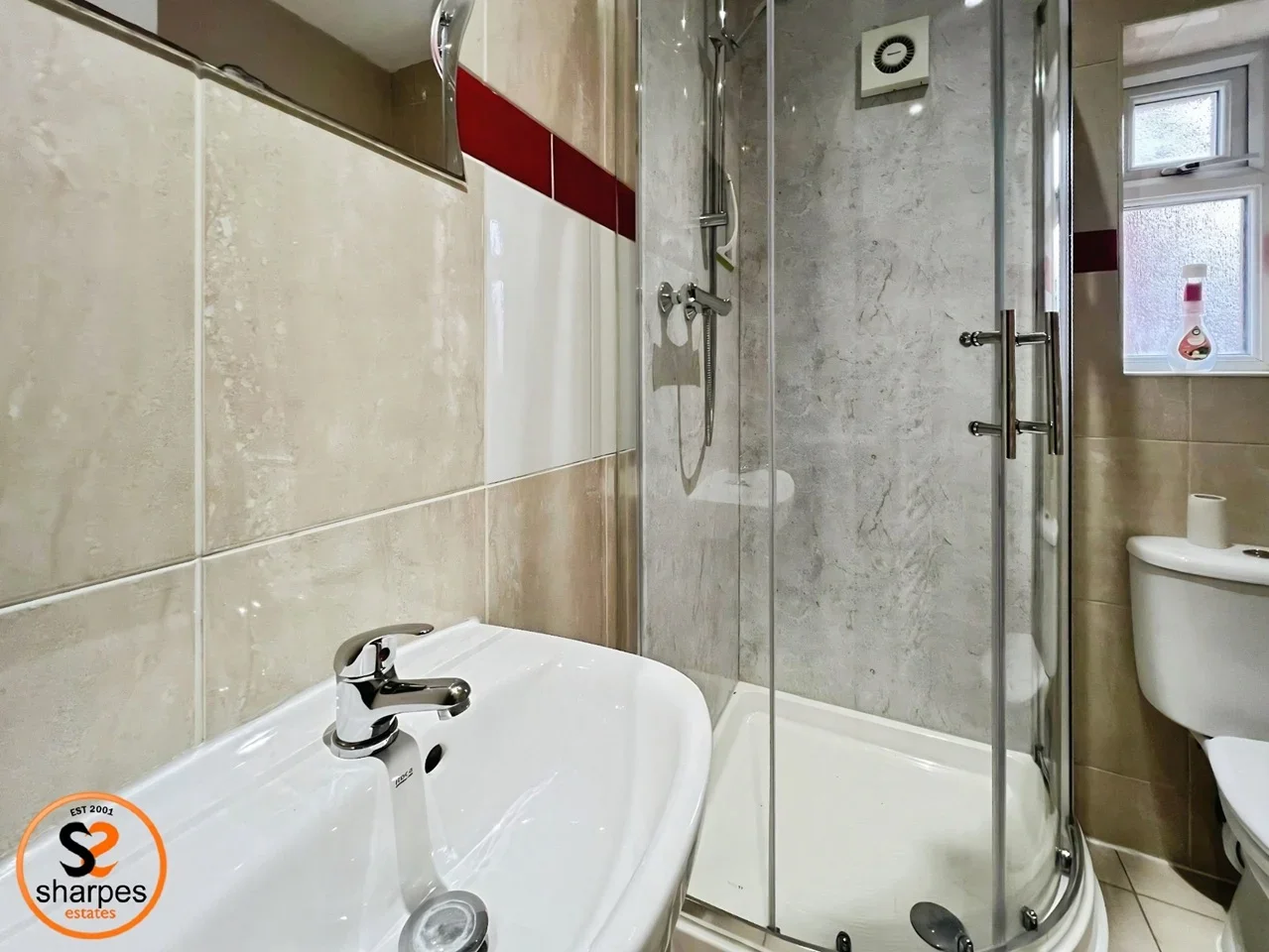 Room Robinson Road in Greater London