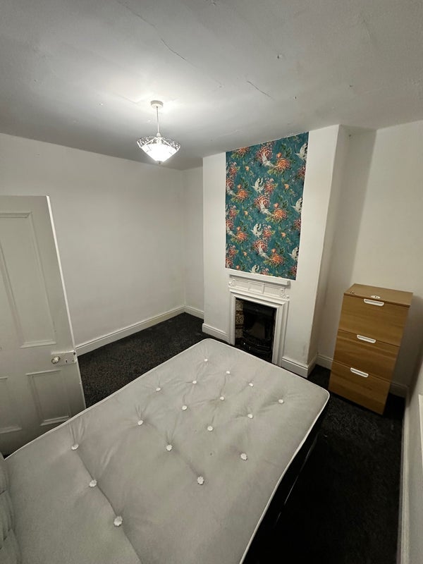 Room Balne Lane in Wakefield