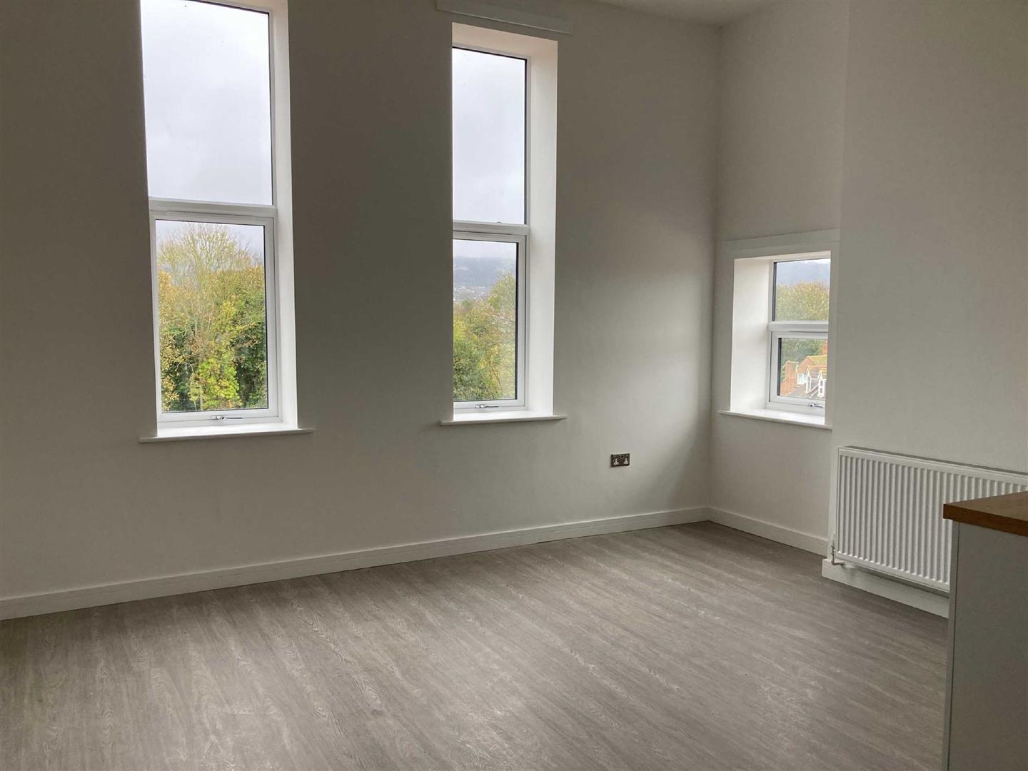 Flat Radnor Park Avenue in Folkestone and Hythe District