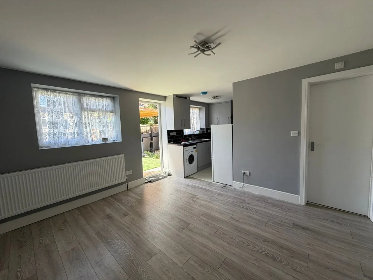 Flat Findhorn Avenue in Greater London