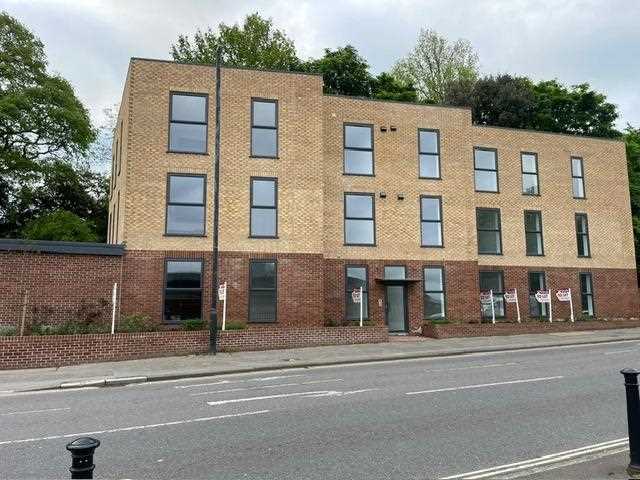 Flat Emery Road in Bristol
