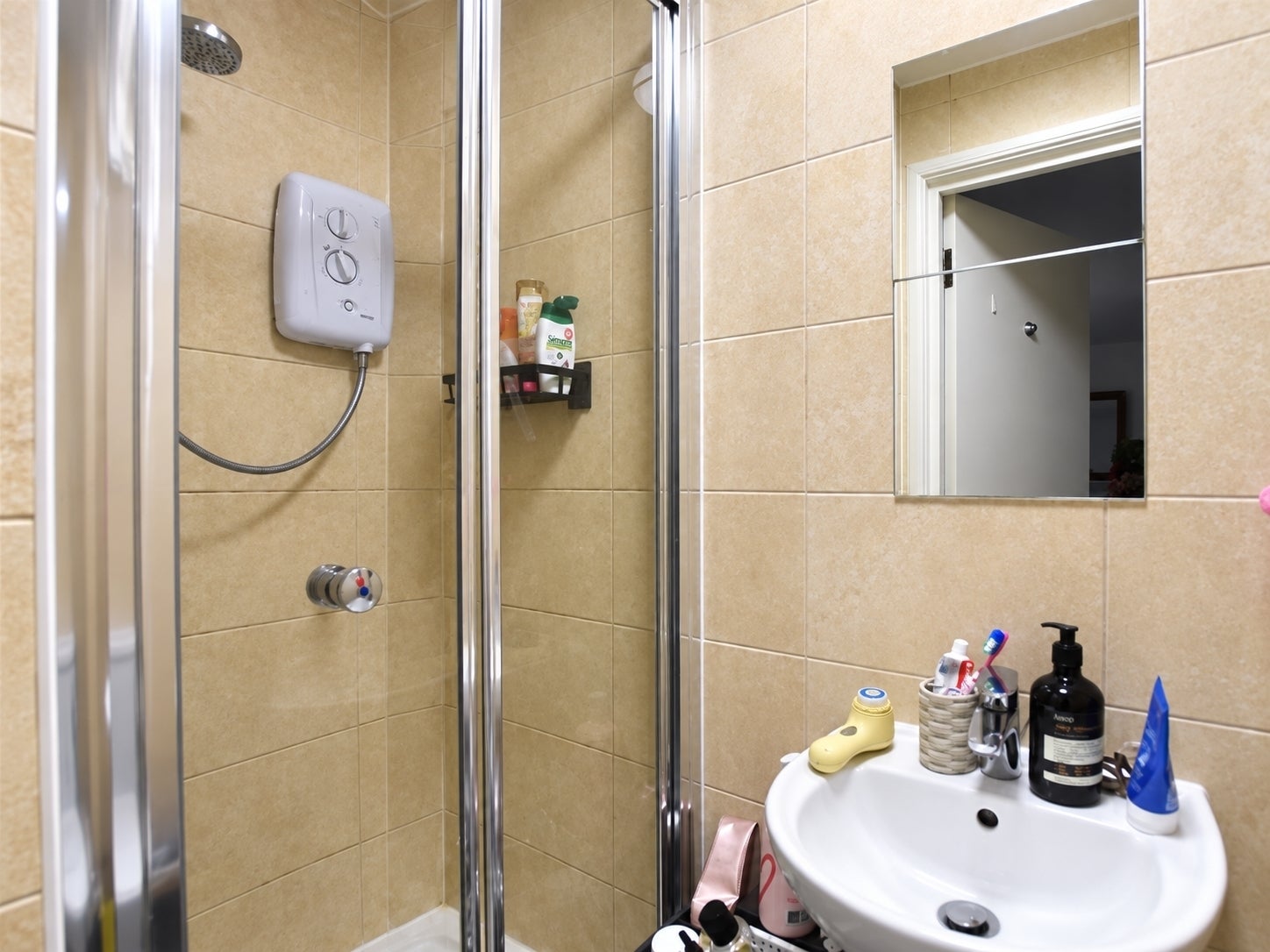 Flat Tylecroft Road in Greater London