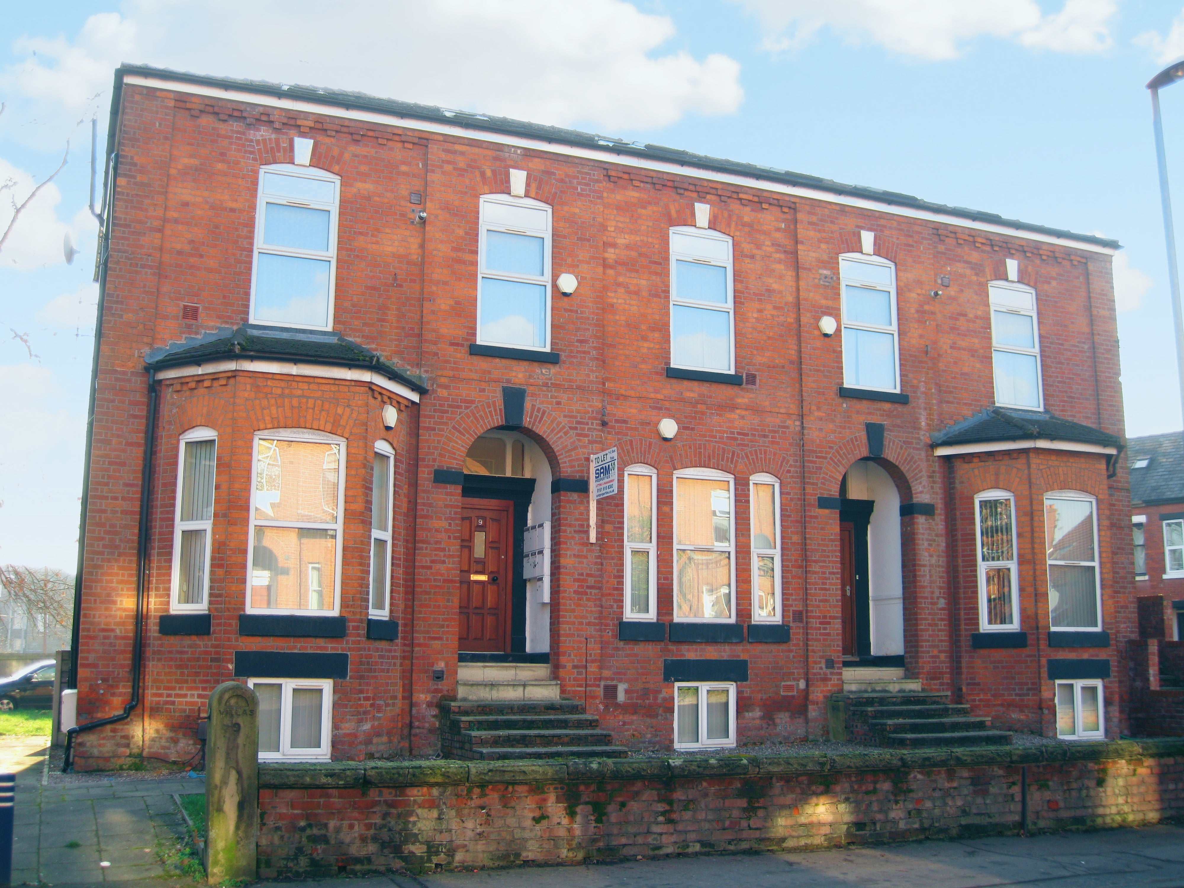 Flat Mauldeth Road West in Manchester